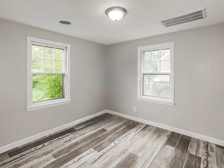 5084 Adella St — Photo 2