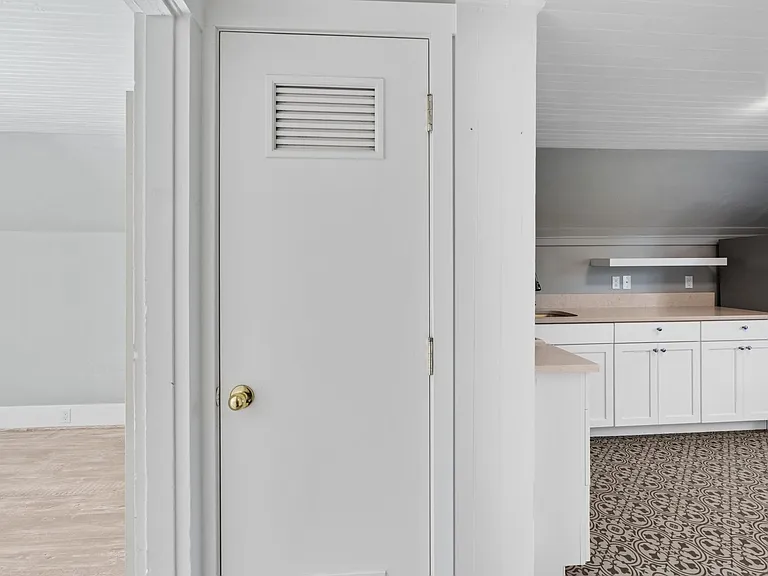 547 Randolph Street — Photo 12