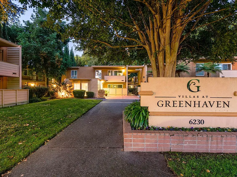 Villas at Greenhaven — Photo 8