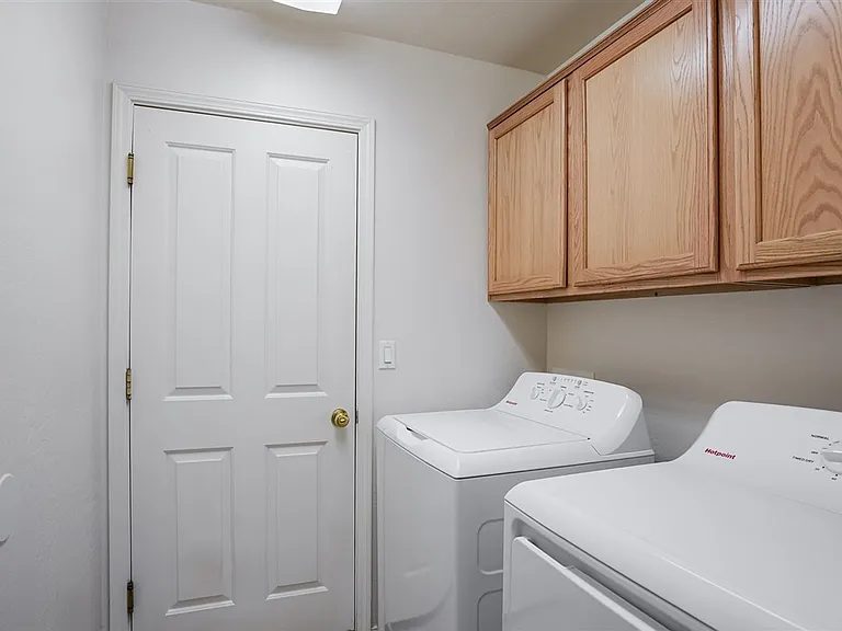 379 Badger Ct — Photo 26