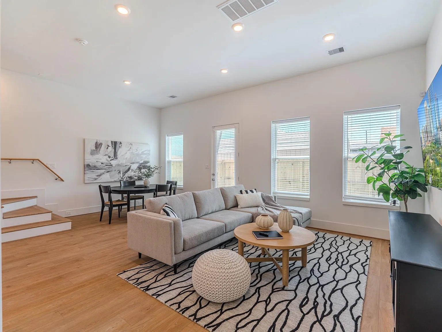 3 bed, 2.5 bath, 1892 sqft, $2,400 — Photo 4