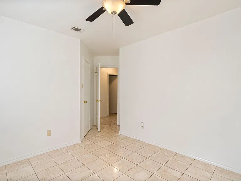 13216 Bennington Ln — Photo 10