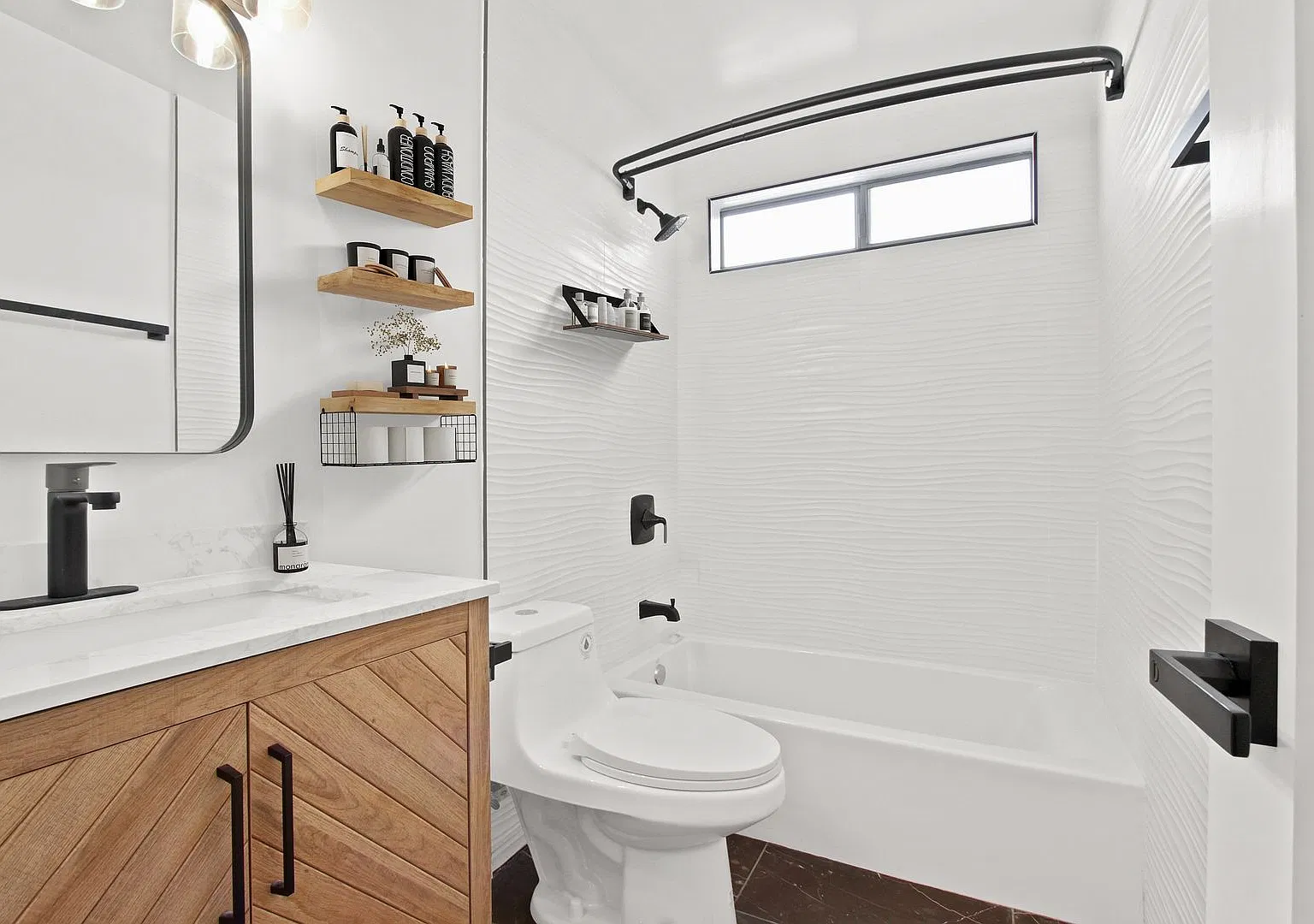 Chic Renovated 1 Bedrooms in Hawthorne — Photo 3