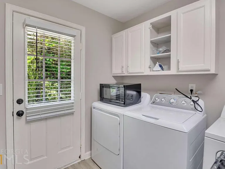 1738 Spring Rd — Photo 14