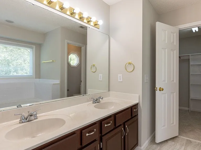 219 Covington Square Dr — Photo 18