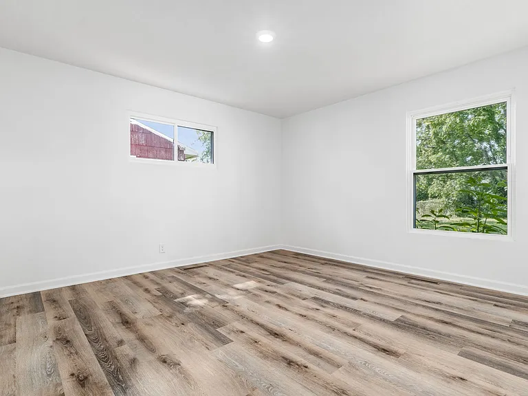 4363 Allen Dr — Photo 32