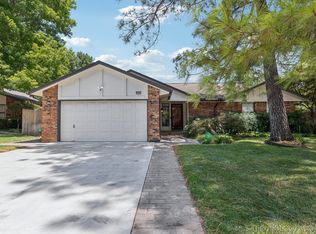 9207 S Maplewood Ave, Tulsa, OK 74137