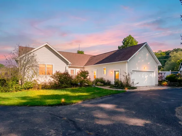 7086 Peck Lake Rd, Saranac, MI 48881