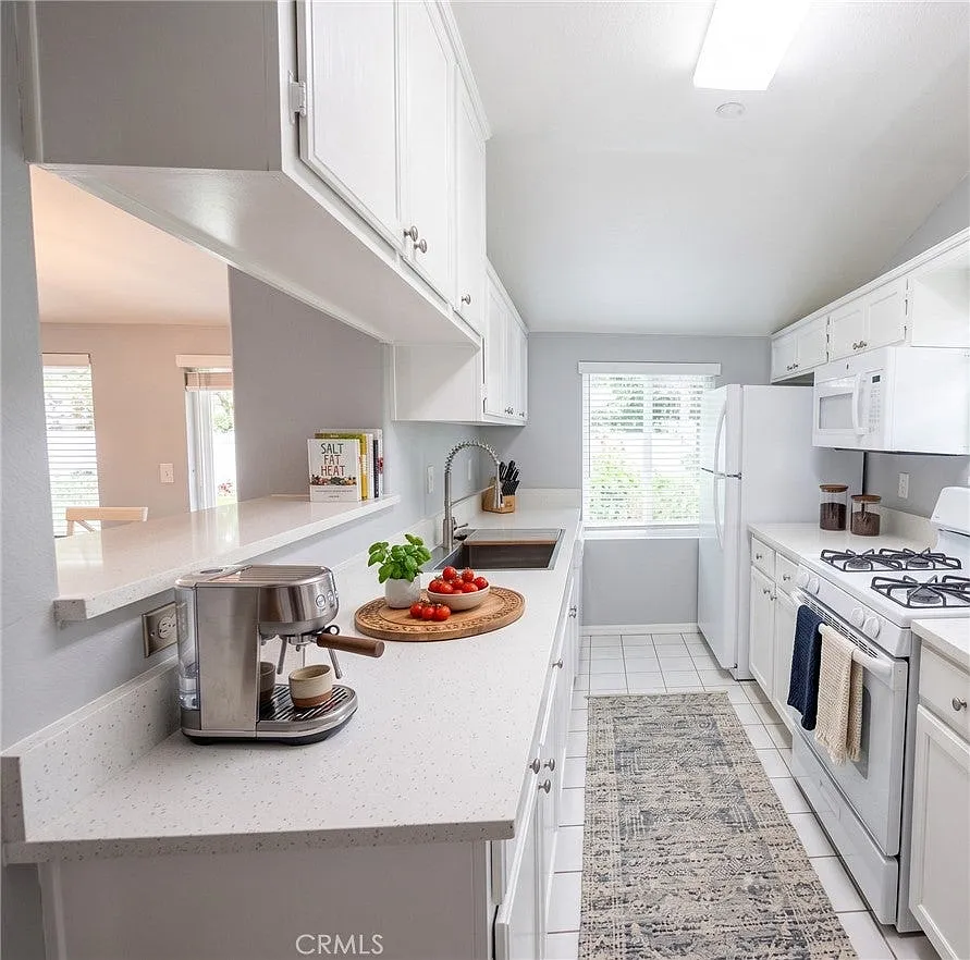 2 bed, 873 sqft, $3,500 — Photo 3