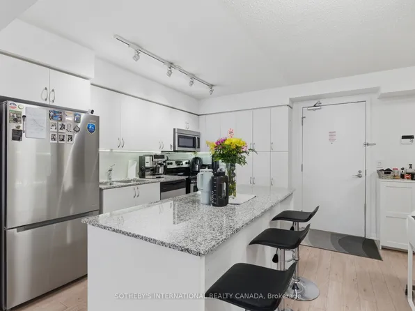 800 Lawrence Ave W, Toronto, ON