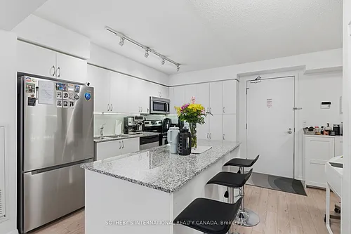 800 Lawrence Ave W Photo 1