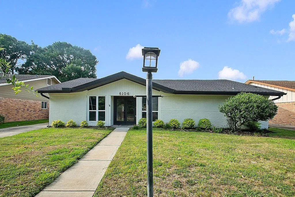 4 bed, 3.0 bath, 2212 sqft, $2,950 — Photo 1