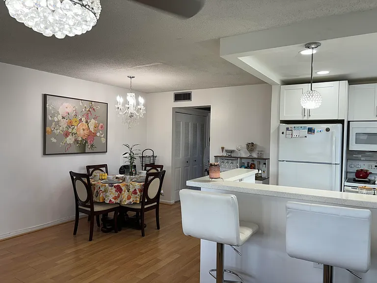 172 Camden E — Photo 2