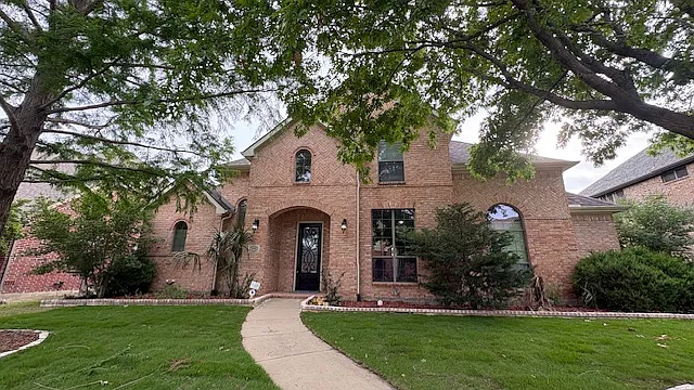 11563 Avondale Dr — Photo 1