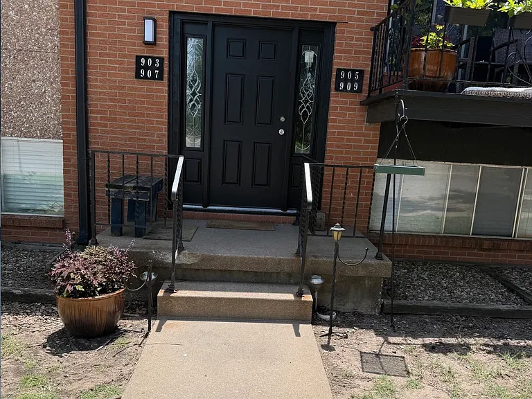 907 W River Blvd — Photo 1