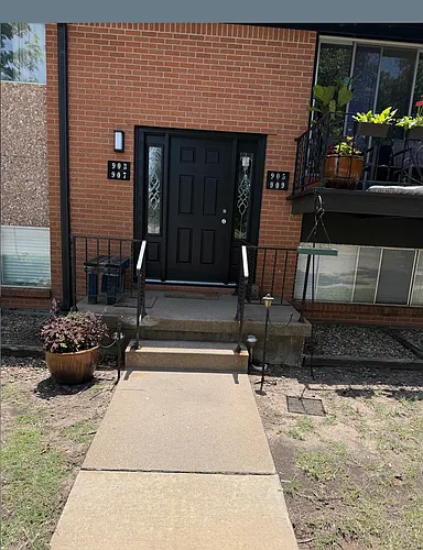 907 W River Blvd Photo 1
