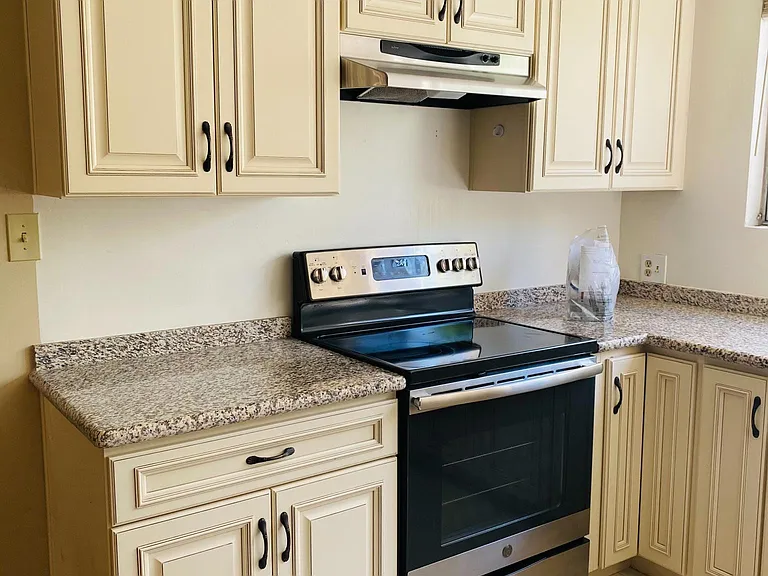 343 W Dryden St #B — Photo 14