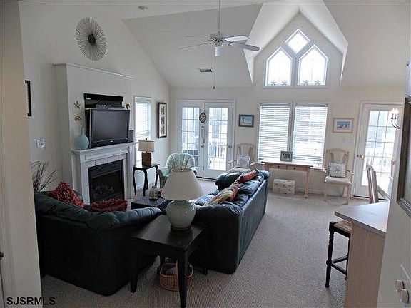 3rd image of 617 Pleasure Ave