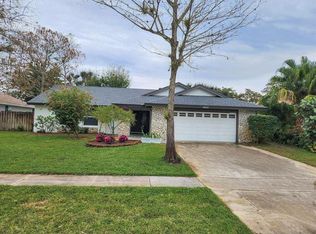 1800 Primrose Ln, Wellington, FL 33414