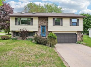 1902 Winfield Dr, Reedsburg, WI 53959