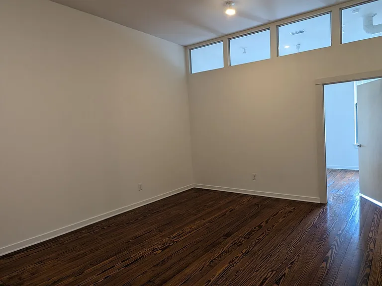 1208 Main St — Photo 12