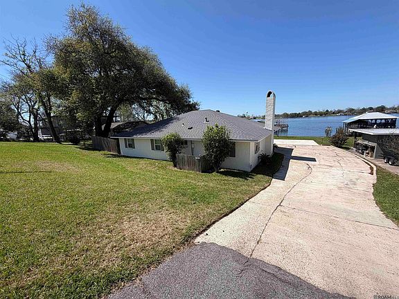 2nd image of 8609 Island Rd