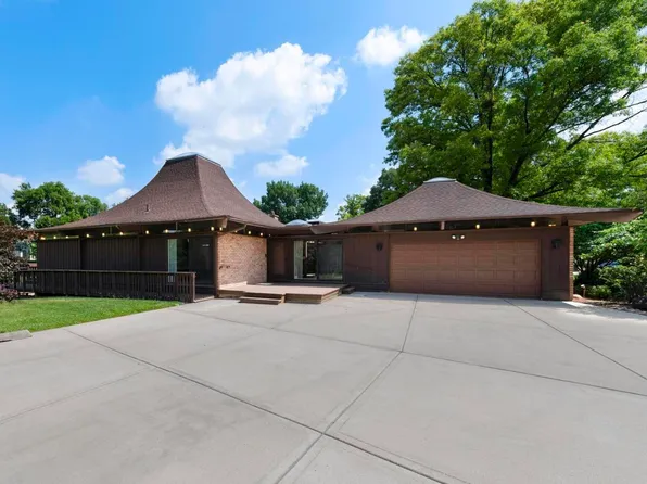 190 Sherwood Dr, Wood Dale, IL 60191