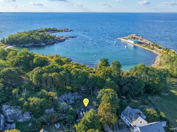 6 Mechanics Pl, Gloucester, MA 01930