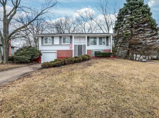 21W013 Hampton Ln, Lombard, IL 60148