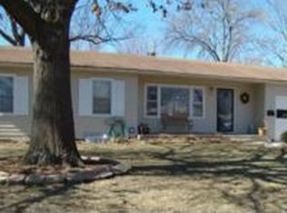 1925 SW Meadow Ln, Topeka, KS 66604