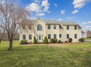 183 N Wawecus Hill Rd, Norwich, CT 06360