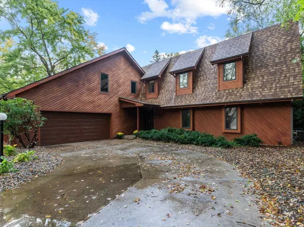 50900 Briarwood Ct, Granger, IN 46530