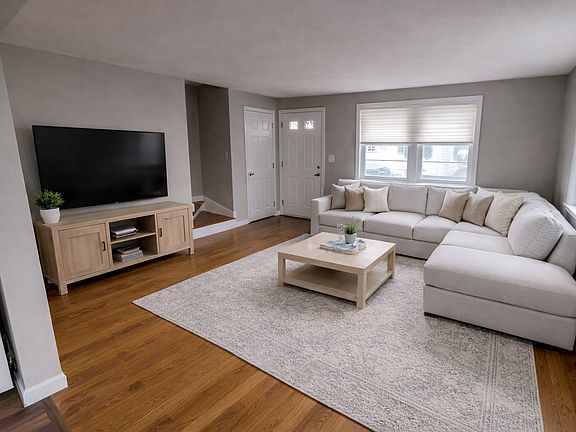 3rd image of 19 Mount Hope St