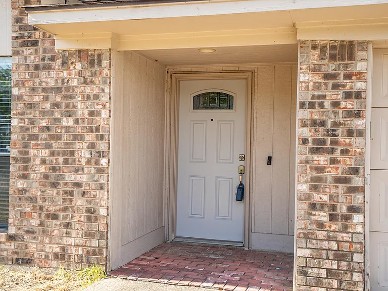 2717 Oakdale Rd — Photo 4