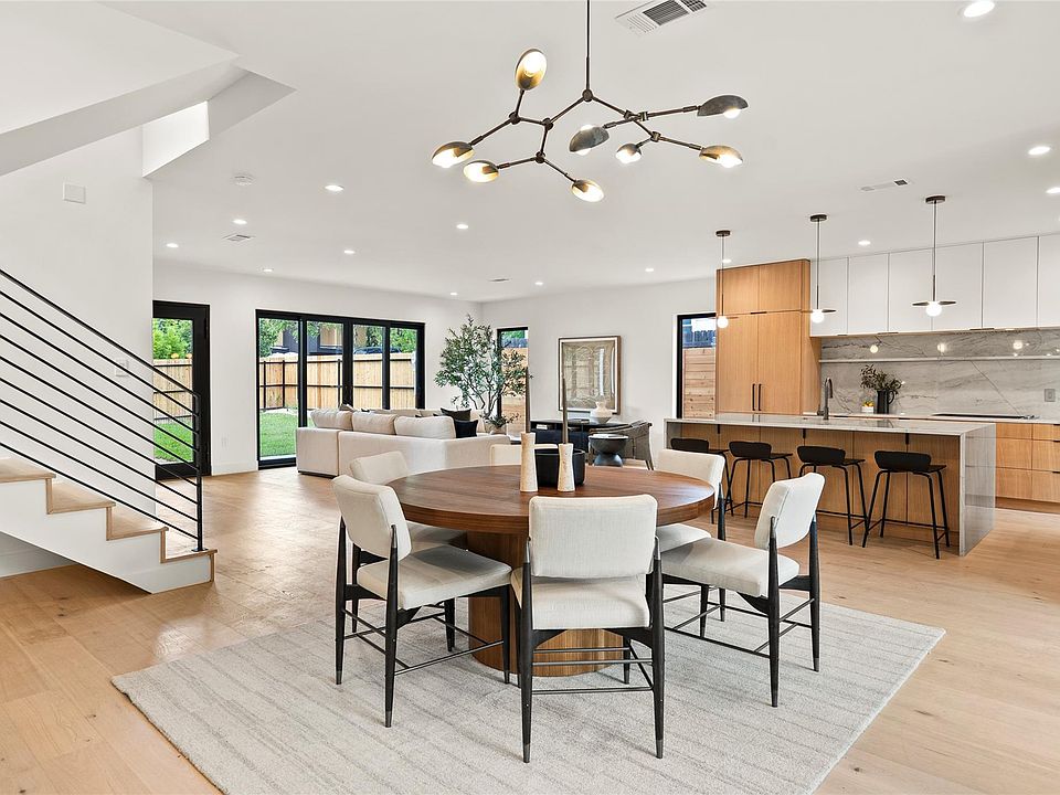 1st image of 1005 W Johanna St