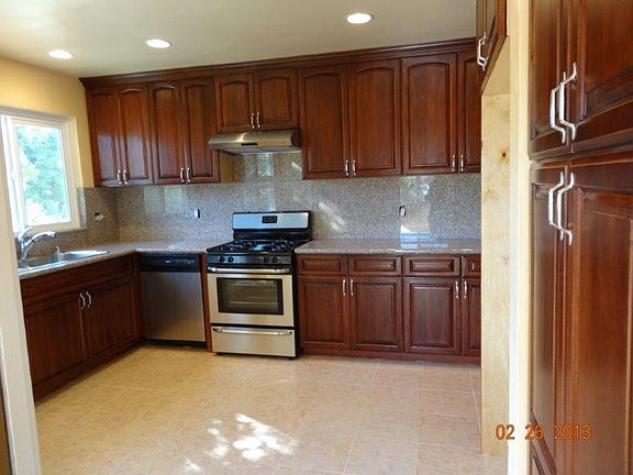 3rd image of 1301 Cambridge Dr