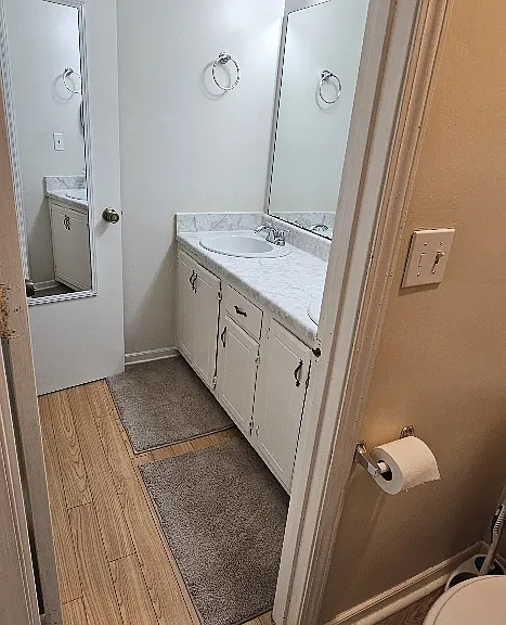 Full Bath w/ Double Sinks