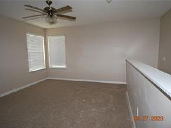 4th image of 909 Grand Canyon Dr