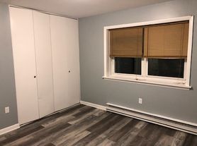 48 Amsterdam Ave, Bridgeport, CT