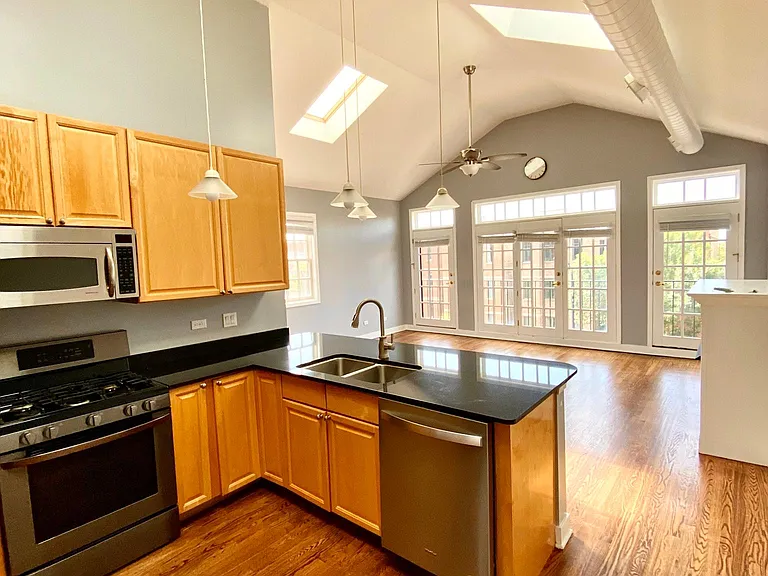 2352 W Harrison St #4 — Photo 6
