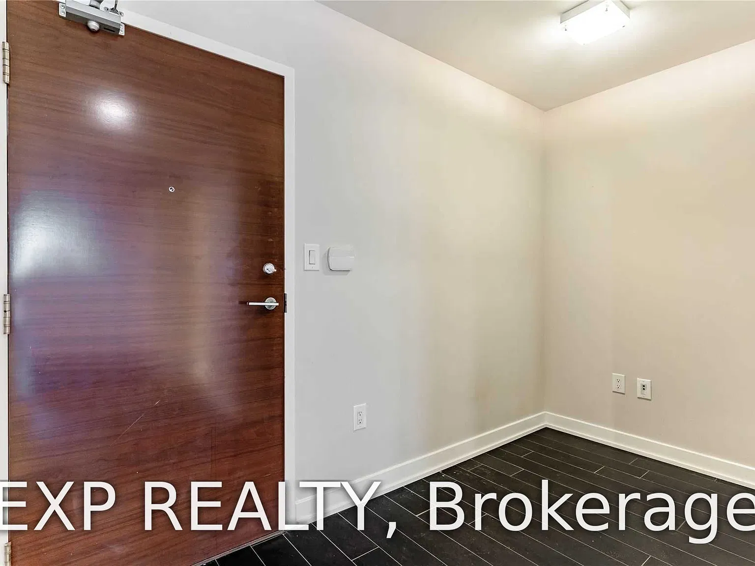 10 Capreol Ct — Photo 4