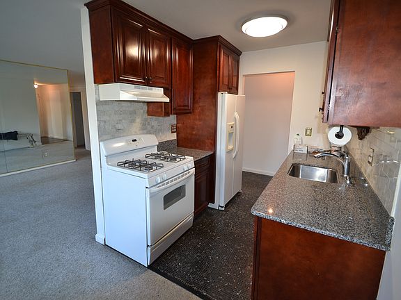 5th image of 61 Roundtree Cir #61