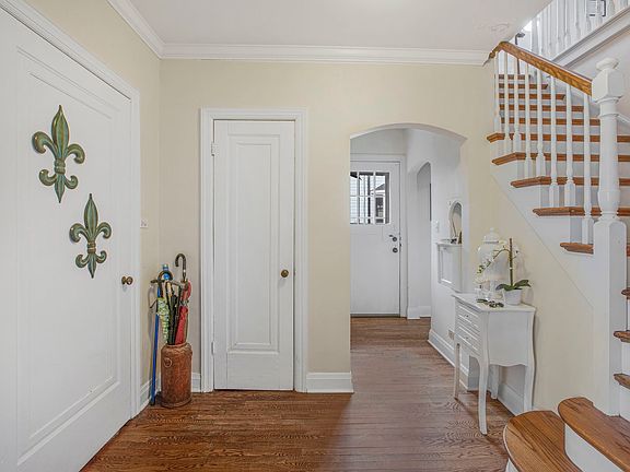 3rd image of 379 Jefferson Ave