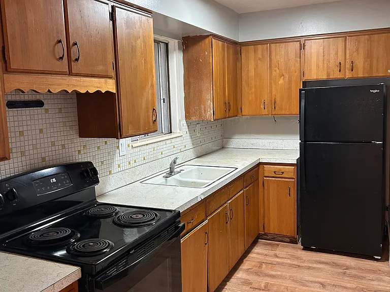 896 Raymond Dr #3 — Photo 4