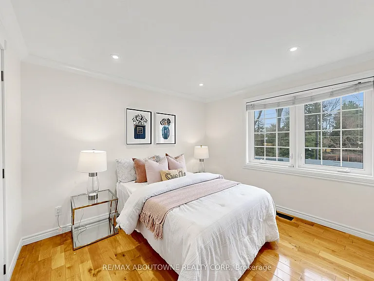 1316 Cambridge Dr — Photo 32