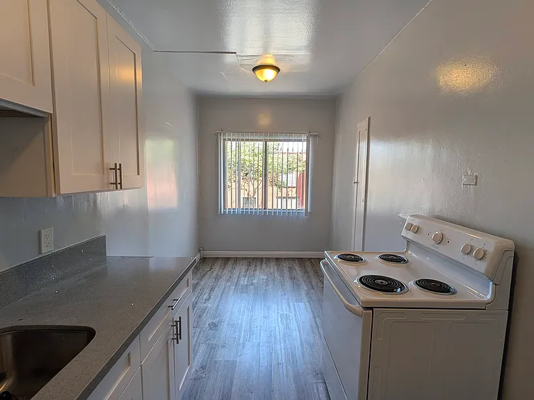 2191 Chestnut Ave #201 — Photo 8