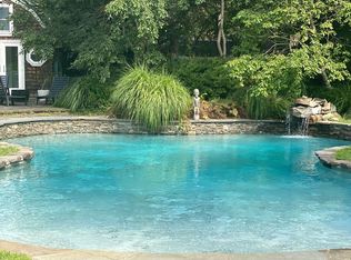 11 Lake Dr N, Southampton, NY 11968