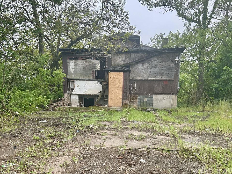 2nd image of 3833 Washington St