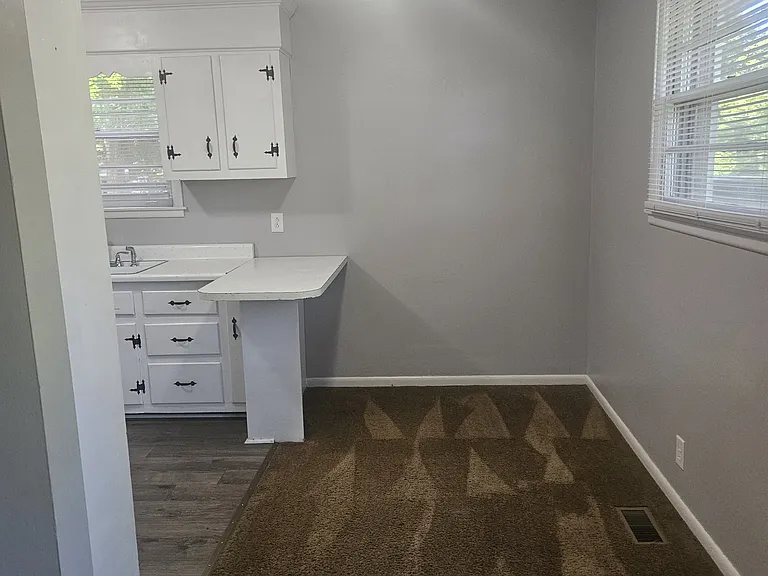 21 Charlemagne Blvd — Photo 4