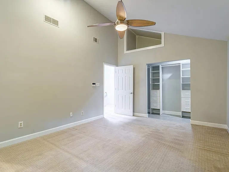 613 Kimberly Ln NE — Photo 10